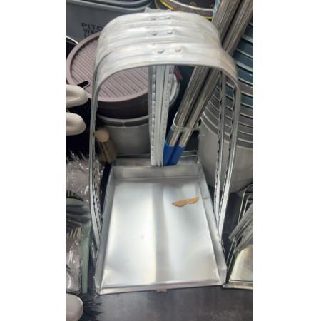 簸箕	铁质 带提手