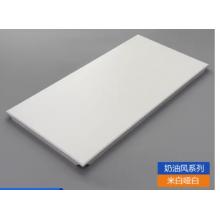 入口吊顶	2.4*7.2m	PVC吊顶，灯